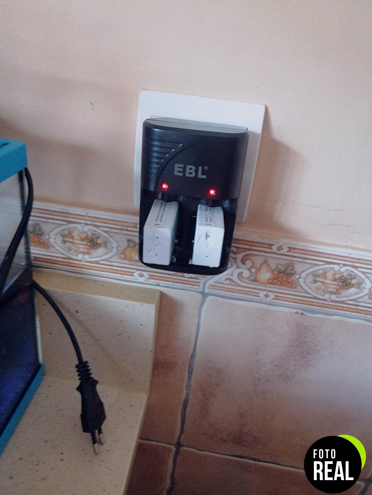 cargador-ebl-pilas-recargables-4-ranuras-foto-3